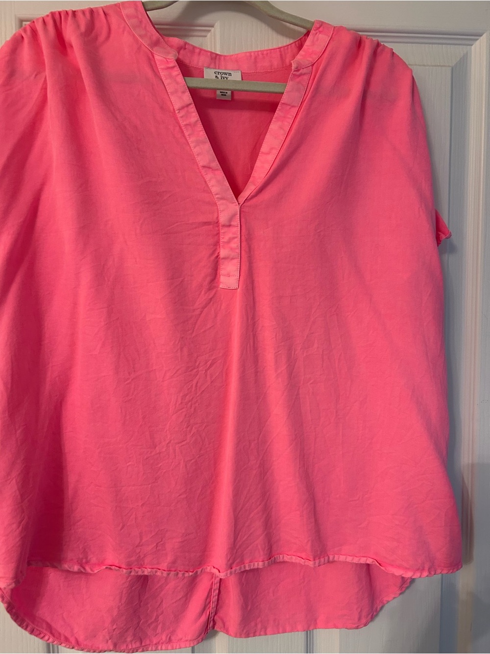 crown & ivy Hot Pink V-Neck Short Sleeve Blouse
